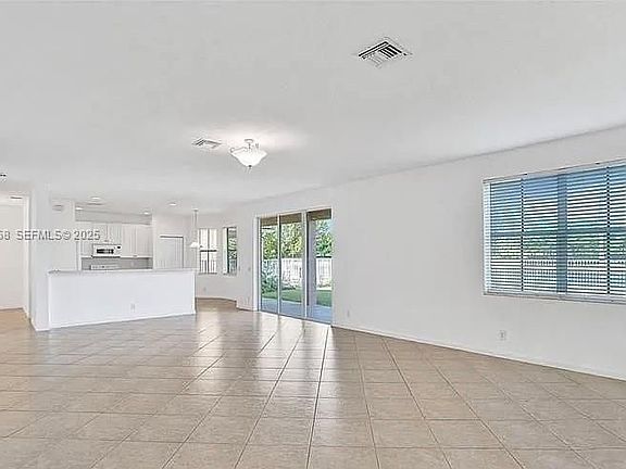 4th image of 1042 Sunflower Cir