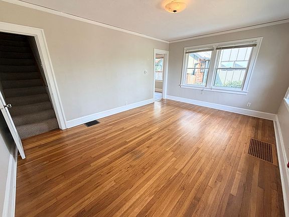 4th image of 2346 SE Pine St