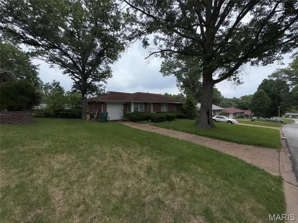 1233 Ensley Dr, Saint Louis, MO 63137