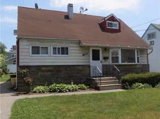 7 Prince St, Hicksville, NY 11801