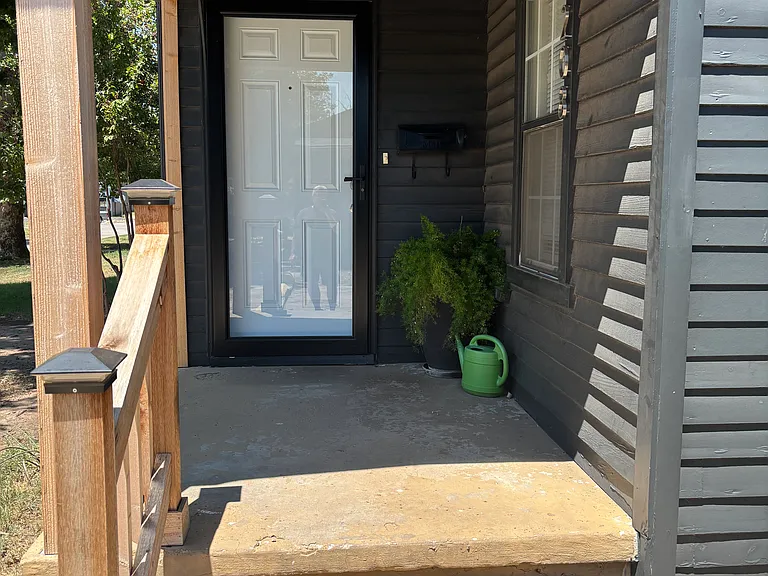 1208 N Ross Ave #A — Photo 6