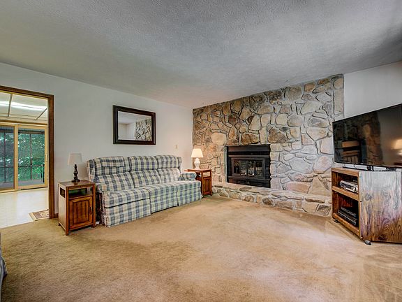 4th image of 3915 Hillbrook Dr