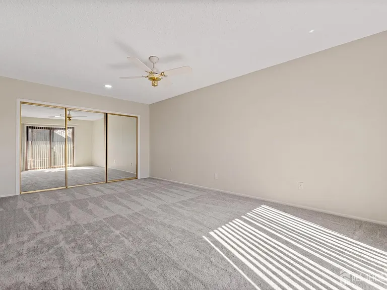 496 Westgate Dr — Photo 31