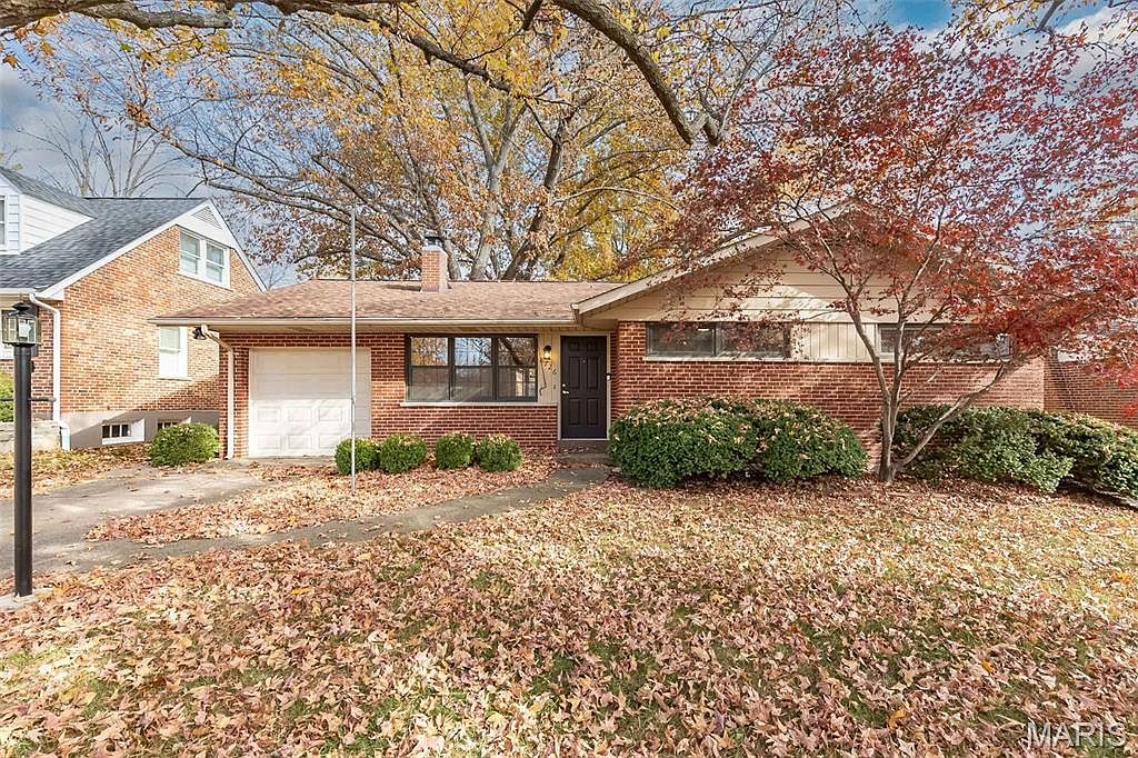 8726 Glenwood Dr, Saint Louis, MO 63126 | Zillow