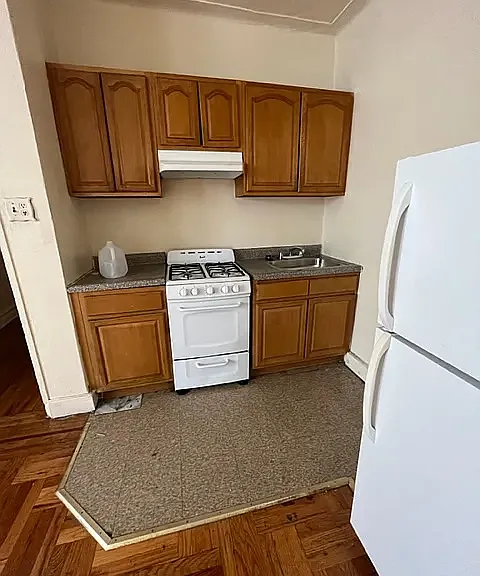 3420 Avenue H #2B — Photo 2