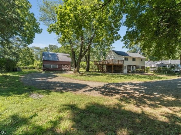 2 Hillcrest Pl