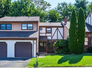 9 Winsor Ct, Sayreville, NJ