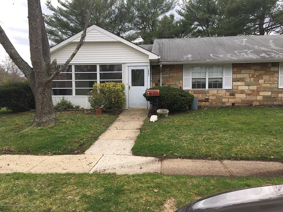 1st image of 139 A Sunflower Drive #A