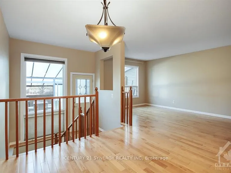 532 Pocono Cres — Photo 10