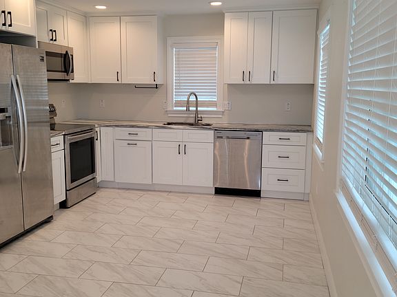 3rd image of 2527 4th Ave S #1/2