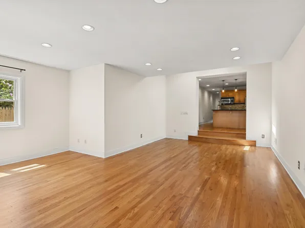 8 Carroll Place image 18 of 21