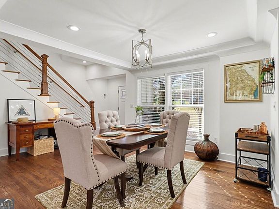 4th image of 1930 Meadow Ln