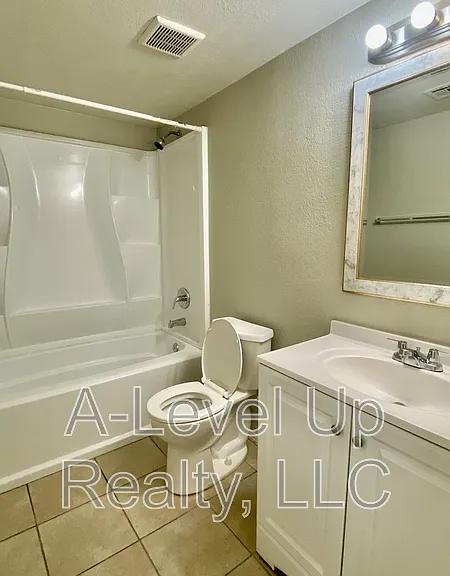 403 E Thoroughbred St — Photo 29