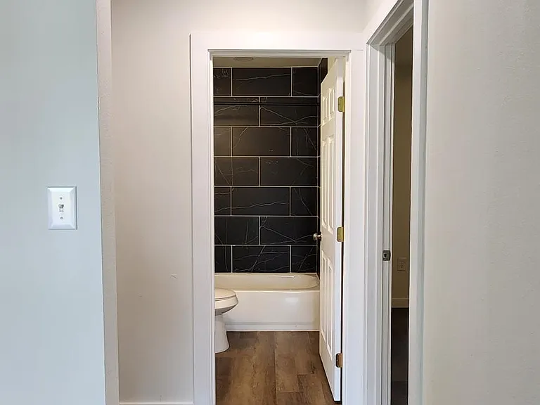 112 Linda Dr — Photo 3