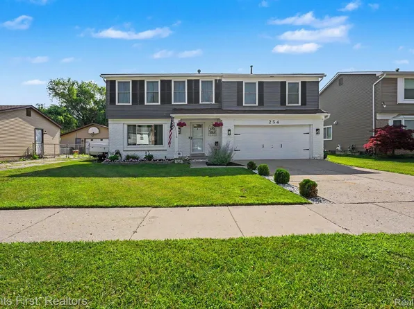 254 Selkirk St, Canton, MI 48187