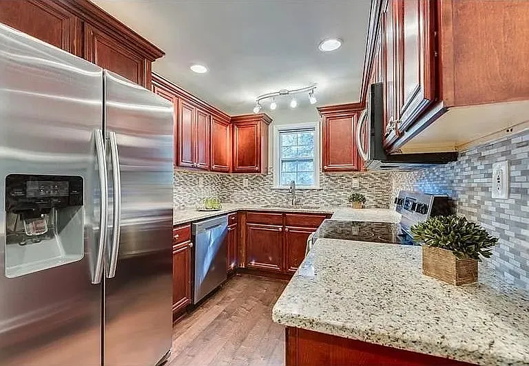 3458 Brookfield Ln — Photo 2