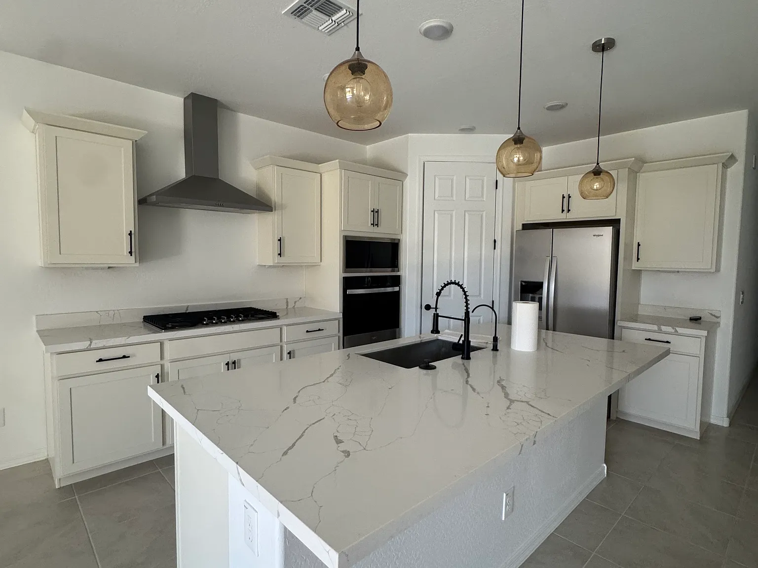 3 bed, 1877 sqft, $2,670 — Photo 2