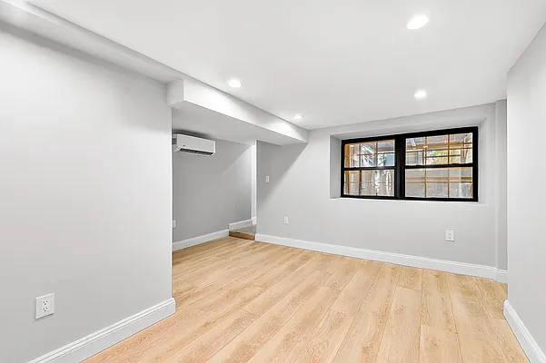 Rented by Compass | media 18