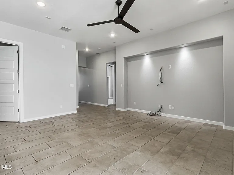 329 Hector Porras Dr — Photo 16