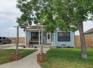 827 Benavides St, Robstown, TX 78380