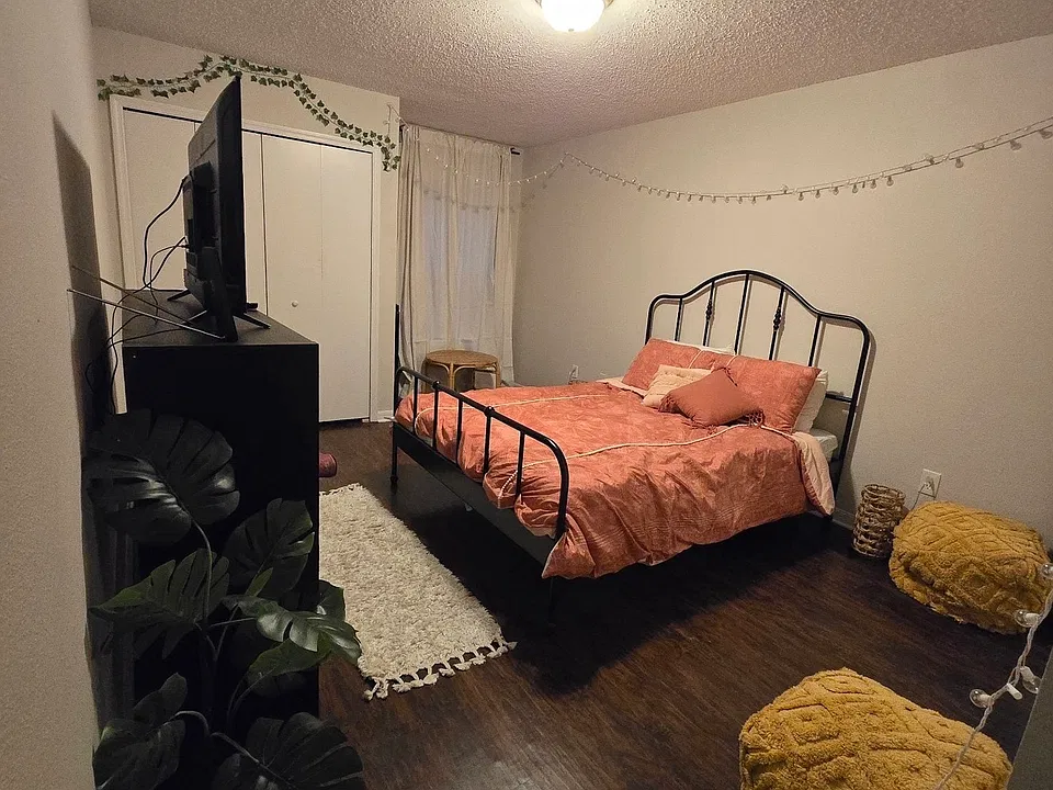 4685 Playschool Dr