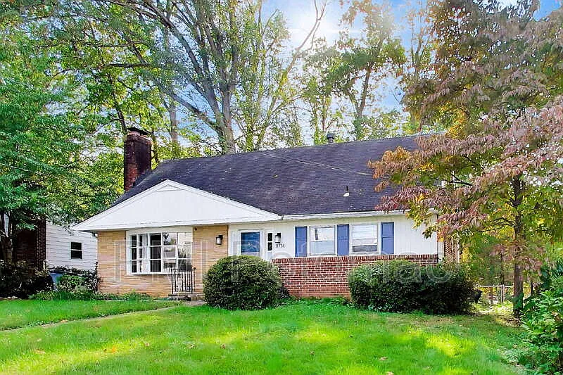 4 bed, 3.0 bath, 2750 sqft, $3,200 — Photo 2