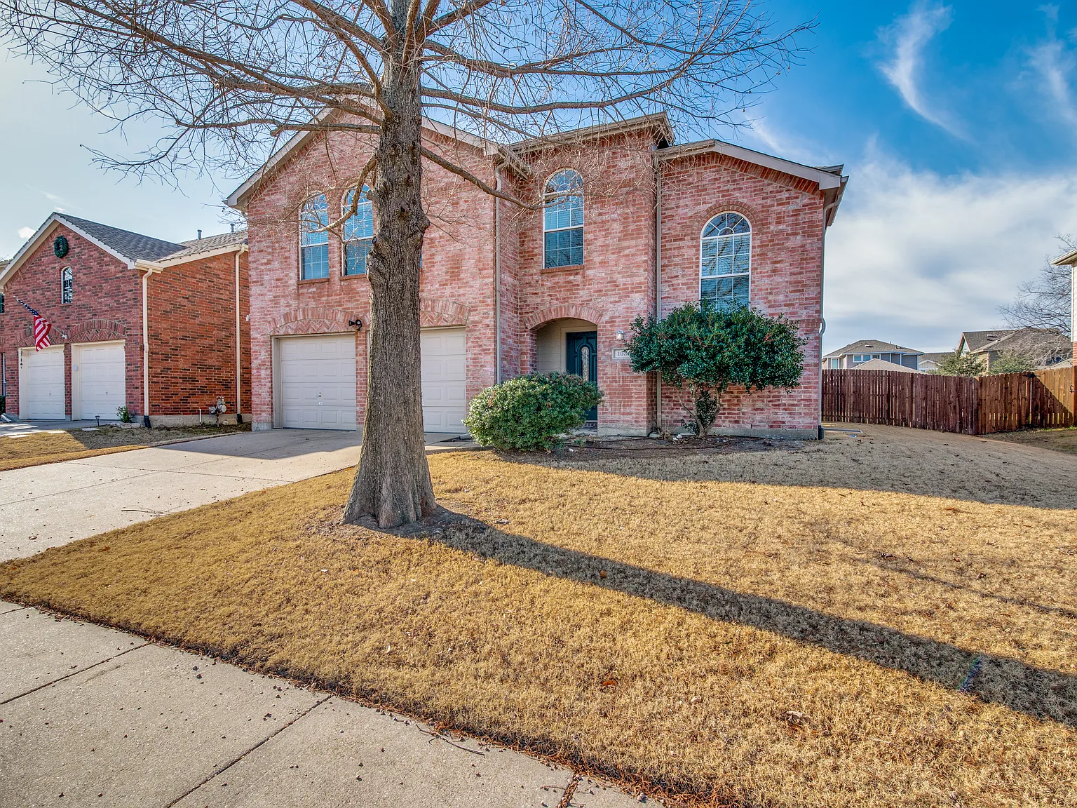 4 bed, 2.5 bath, 2505 sqft, $2,400 — Photo 2
