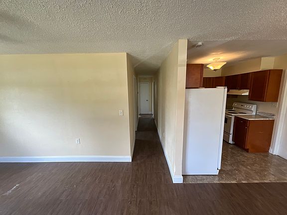 2nd image of 713 Oak St