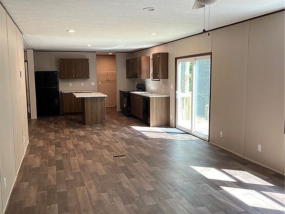 5th image of 731 Pearwood Rd.