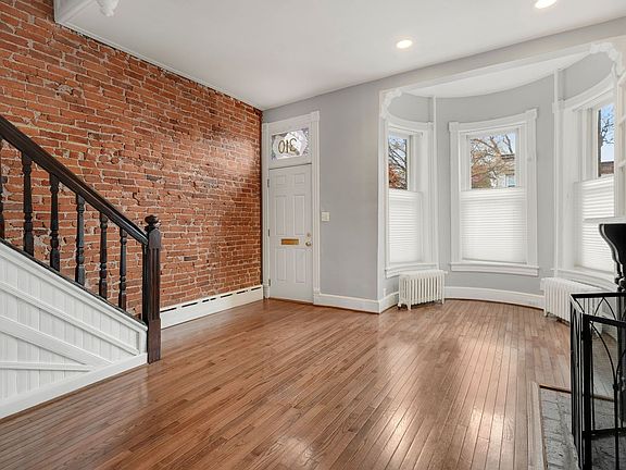 3rd image of 310 9th St NE #A