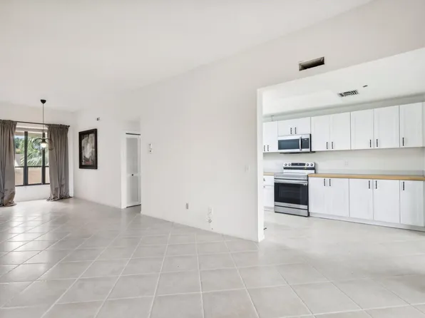 7460 La Paz Boulevard #302, Boca Raton, FL 33433