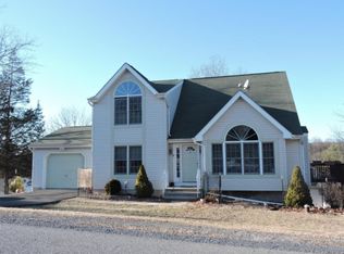 125 Grey Cliff Dr, East Stroudsburg, PA