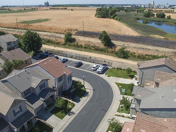 2nd image of 2540 Huckleberry Cir