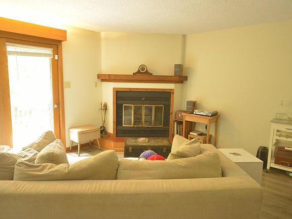 2nd image of 33 Willowbrook Dr #33