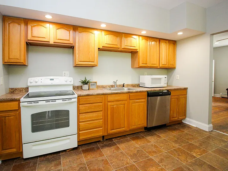 9 Reynolds Ave — Photo 3