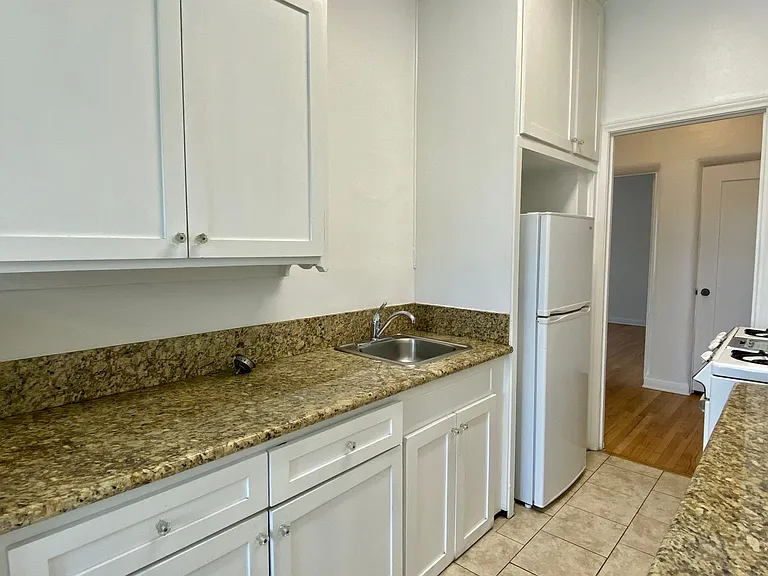 369 N Spaulding Ave — Photo 8