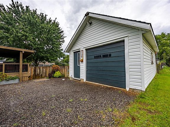 4th image of 139 La Salette Rd