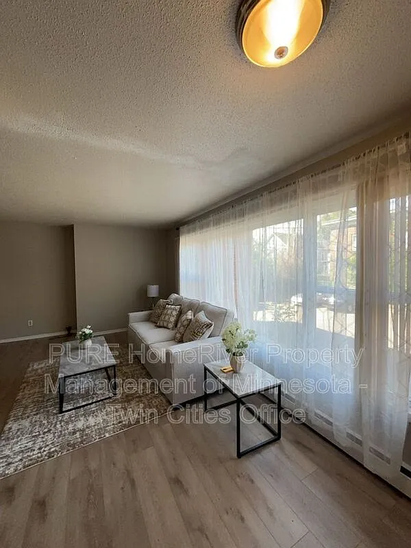 1 bed, 1.0 bath, $1,300 — Photo 4