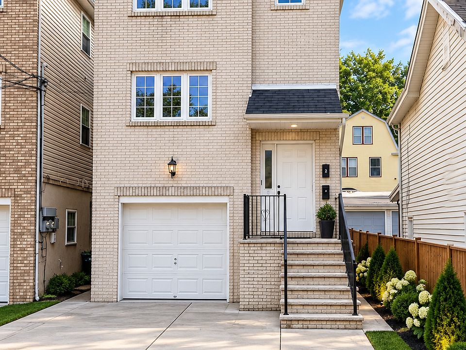 1st image of 15 Ann St #2