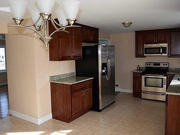 Kitchen. New Stainless Steel Appliances.