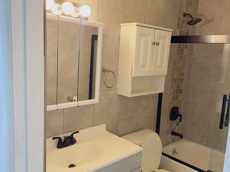 728 W Donahue St — Photo 12