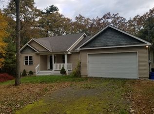 104 Arrowood Dr, Dingmans Ferry, PA 18328