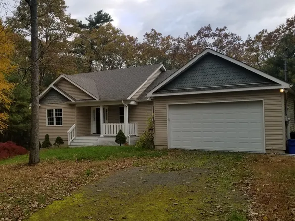 104 Arrowood Dr, Dingmans Ferry, PA 18328