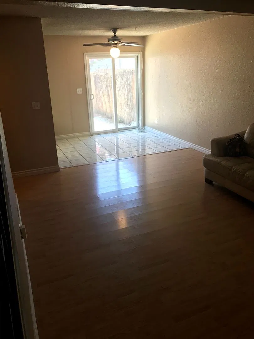 Cozy 3 Bedroom 3 Bathroom Riverside Townhouse — Photo 2