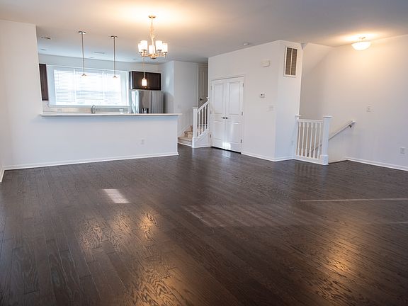 5th image of 4217 Clarendon Way