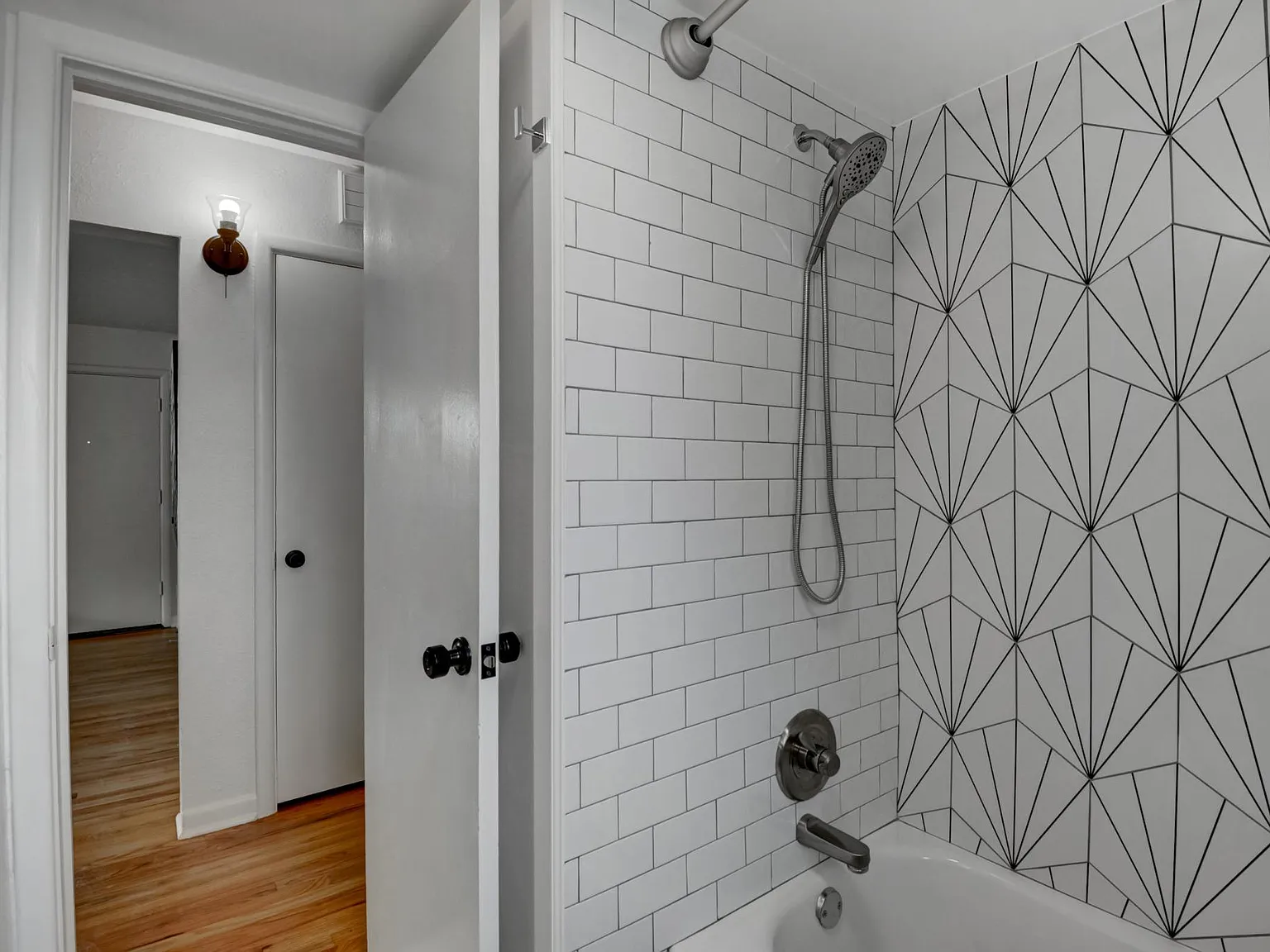 2 bed, 900 sqft, $2,400 — Photo 4