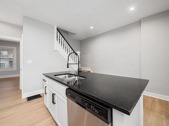 4th image of 992 Heyl Ave