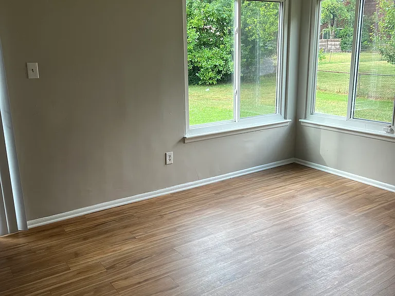 1813 Plymouth Ct — Photo 5