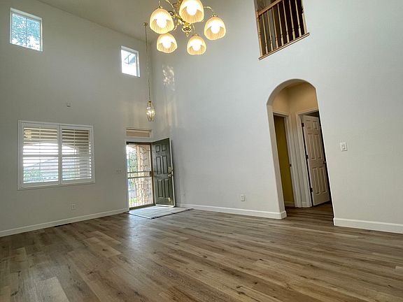 3rd image of 2412 San Remo Dr
