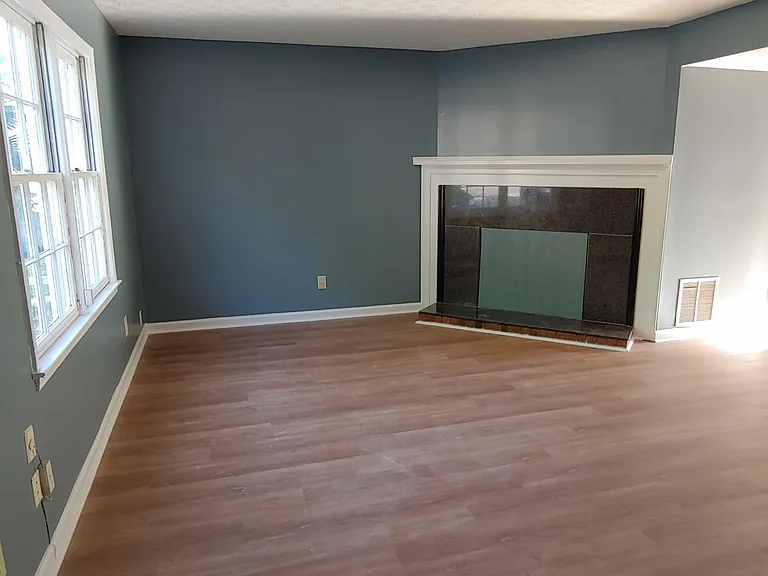 1008 Jeanette Ln — Photo 8